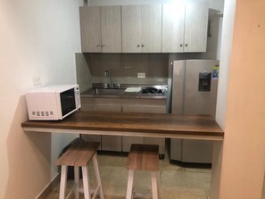 Fridge, microwave, stovetop, coffee/tea maker - Comfortable 2 Bedroom 2 Bathoom apartment (Medellín)