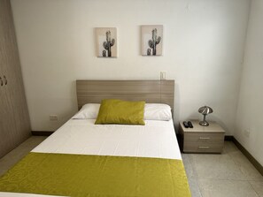 2 Schlafzimmer, Schreibtisch, Bügeleisen/Bügelbrett, kostenloses WLAN