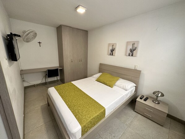 2 Schlafzimmer, Schreibtisch, Bügeleisen/Bügelbrett, kostenloses WLAN