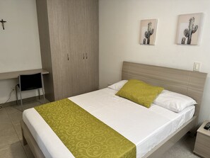 2 Schlafzimmer, Schreibtisch, Bügeleisen/Bügelbrett, kostenloses WLAN