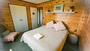 4 bedrooms, iron/ironing board, free WiFi