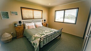 4 bedrooms, iron/ironing board, free WiFi