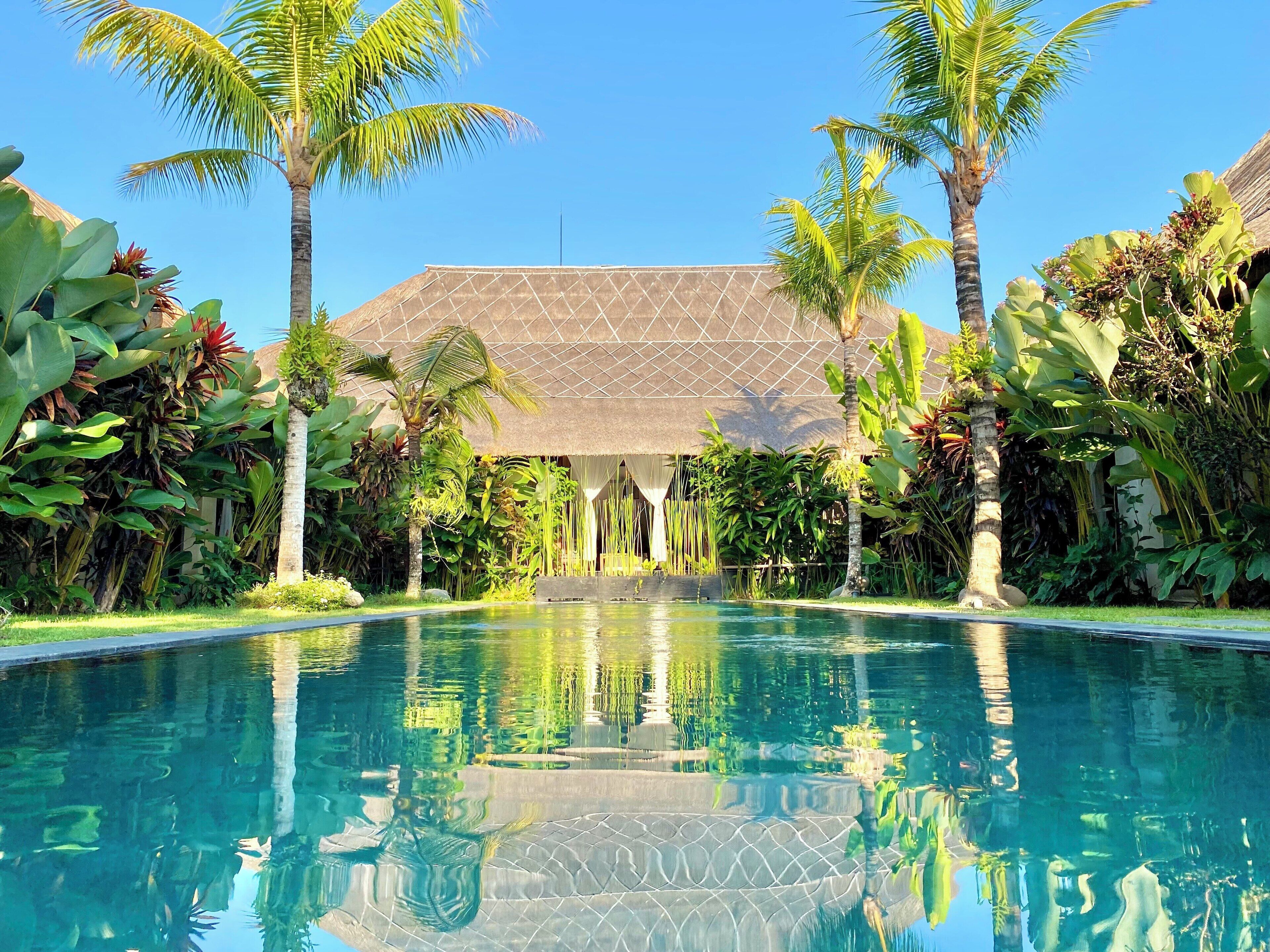 Outdoor pool, pool loungers