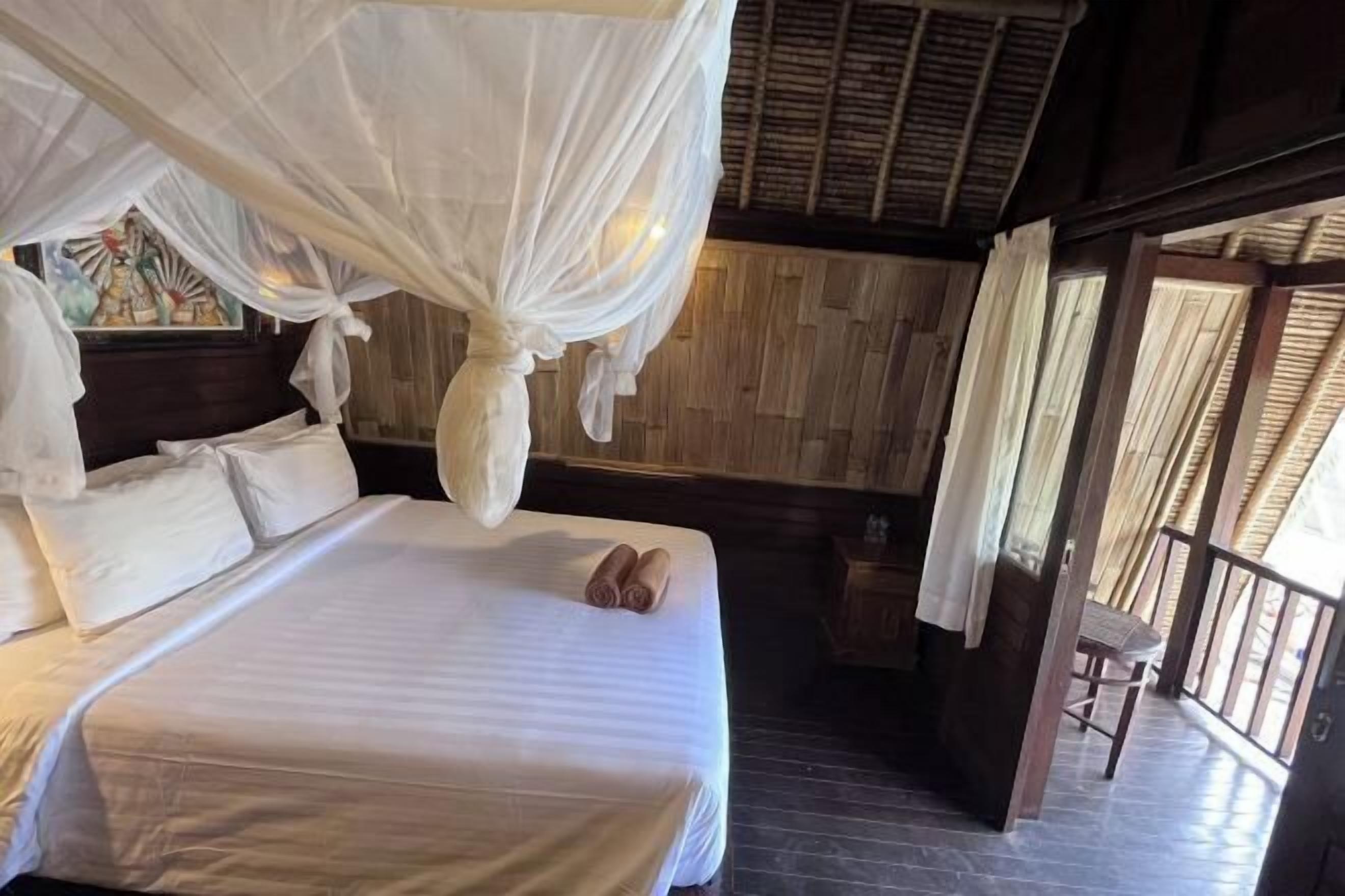 In-room safe, desk, free WiFi, bed sheets