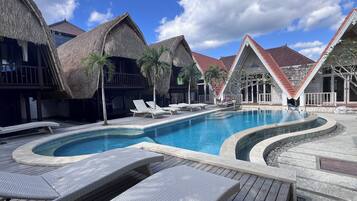 Kolam renang outdoor