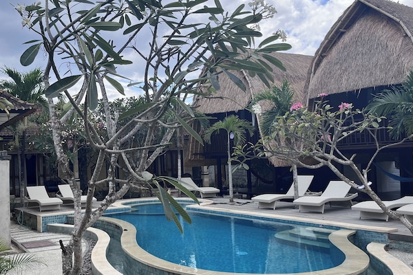 Kolam renang outdoor