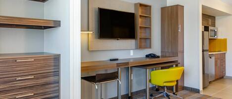 Bureau, espace de travail pour ordinateur portable, rideaux occultants