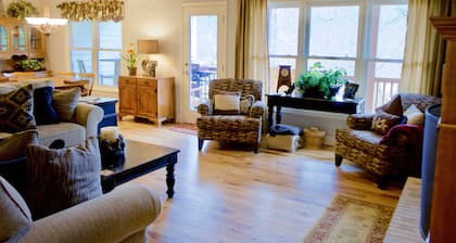 Explore, Relax: Mountain House, Yahoola Creek, Cherokee Forest