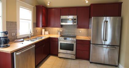 Fantastic 1 makuuhuone sijaitsee 1/2 korttelin päässä Elk Ave.