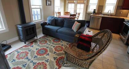 The Alley House, LOCATION! 1/2 block to Elk Ave