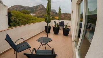 Habitación doble, 1 cama King size, Terraza, vista al jardín | Terraza o patio