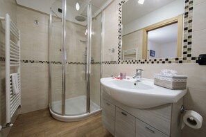Shower, hair dryer, bidet, towels - Tamigi, Livigno, Italy (Livigno)