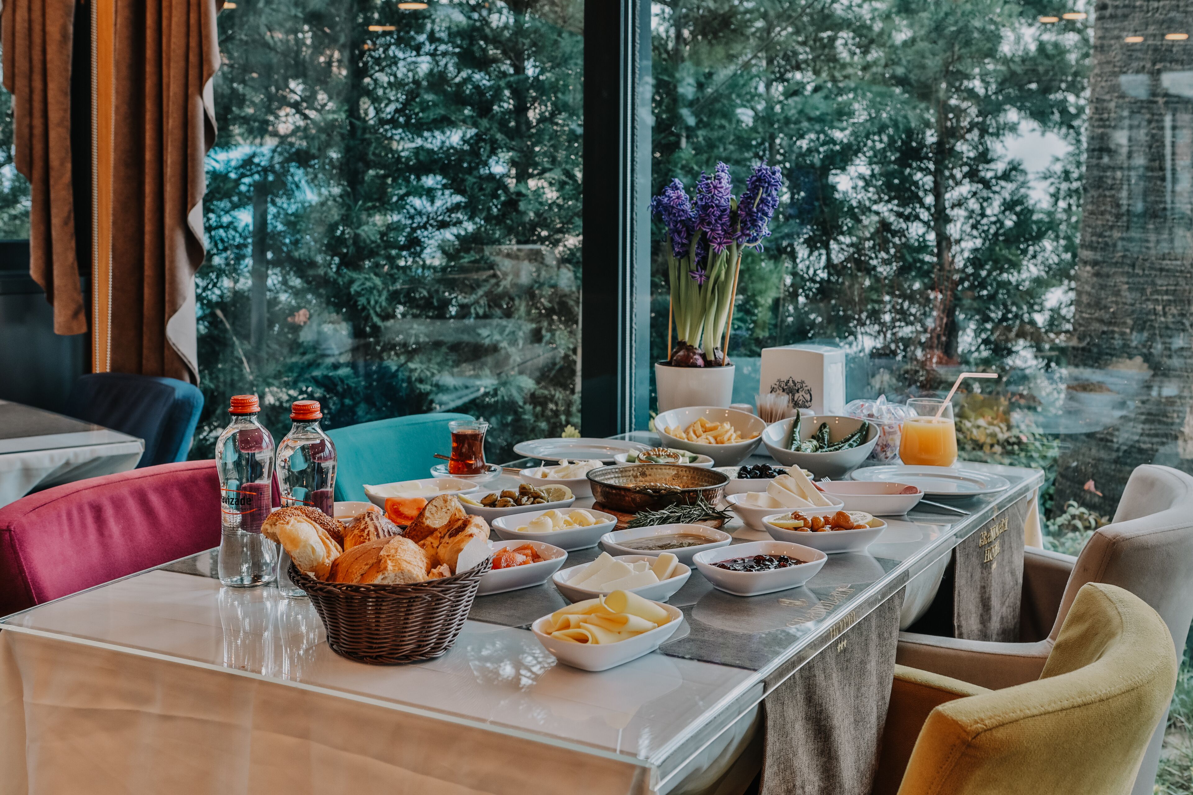 free daily full breakfast