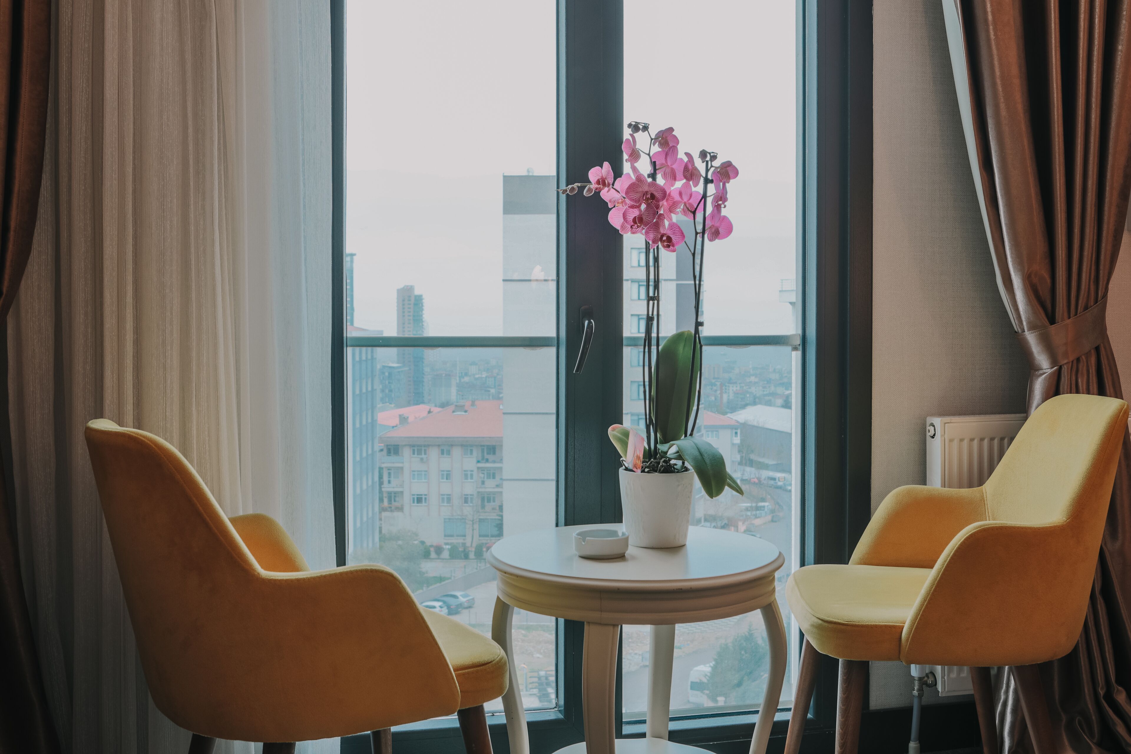 Room, Corner | In-room dining