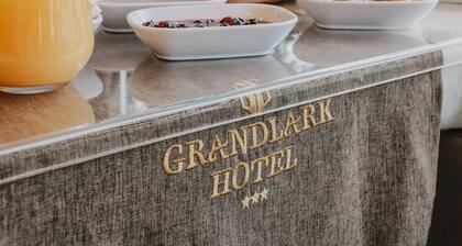 Grand Lark Otel