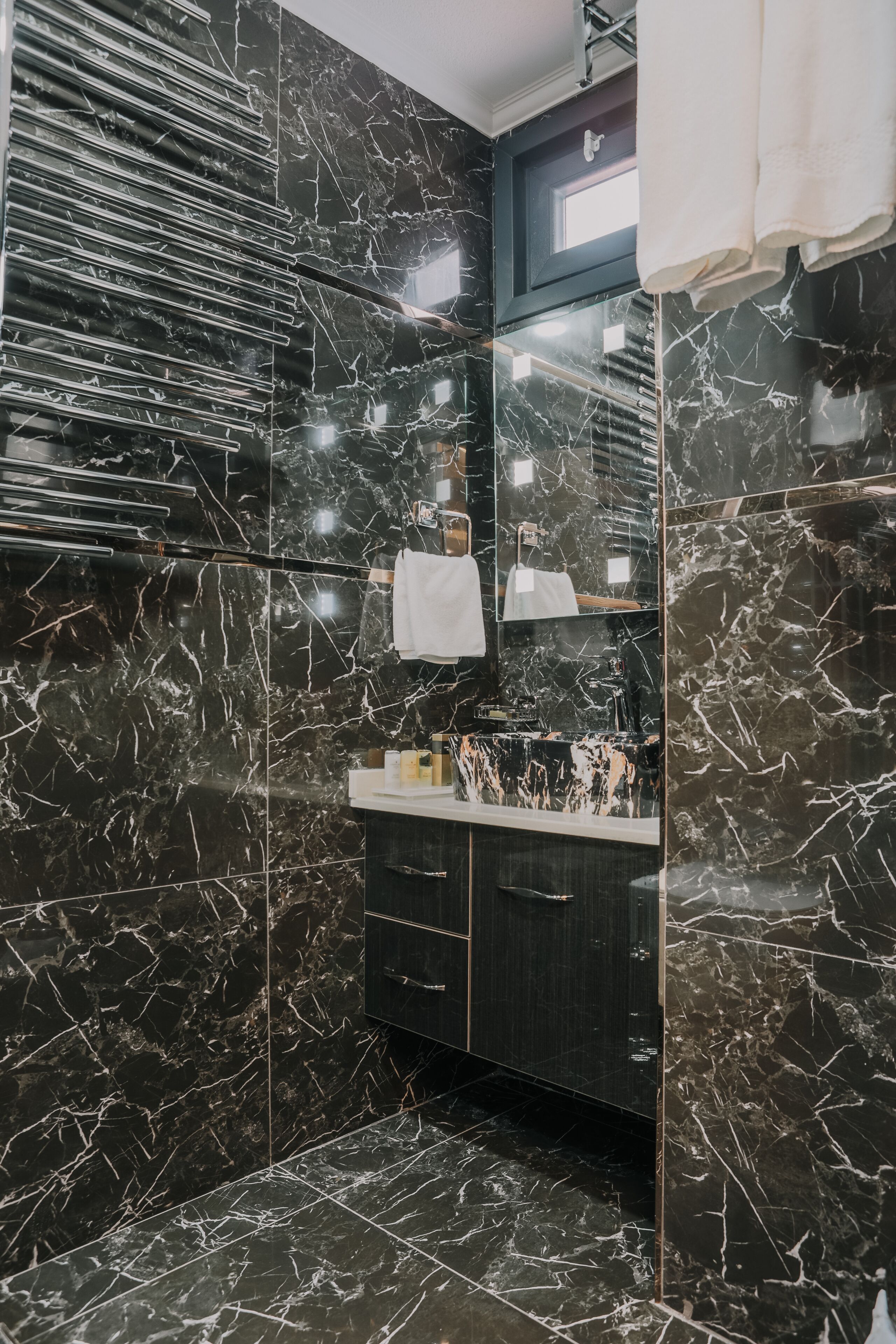 luxury room, 1 queen bed, sea view | bathroom shower