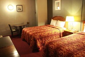Soundproofing, iron/ironing board, free WiFi - Budget Inn Yreka (Yreka)