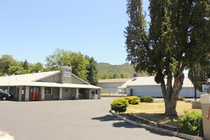 Exterior - Budget Inn Yreka (Yreka)