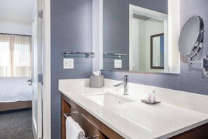 Shower, free toiletries, hair dryer, towels - Residence Inn by Marriott San Jose North/Silicon Valley (San Jose)