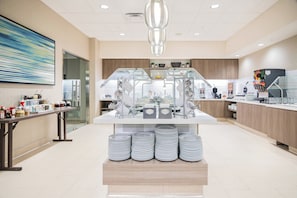 Free daily continental breakfast - Residence Inn by Marriott San Jose North/Silicon Valley (San Jose)