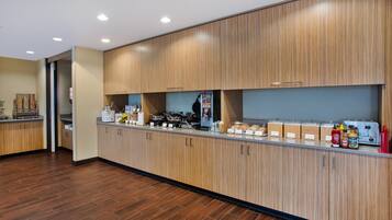 Buffet déjeuner gratuit tous les jours