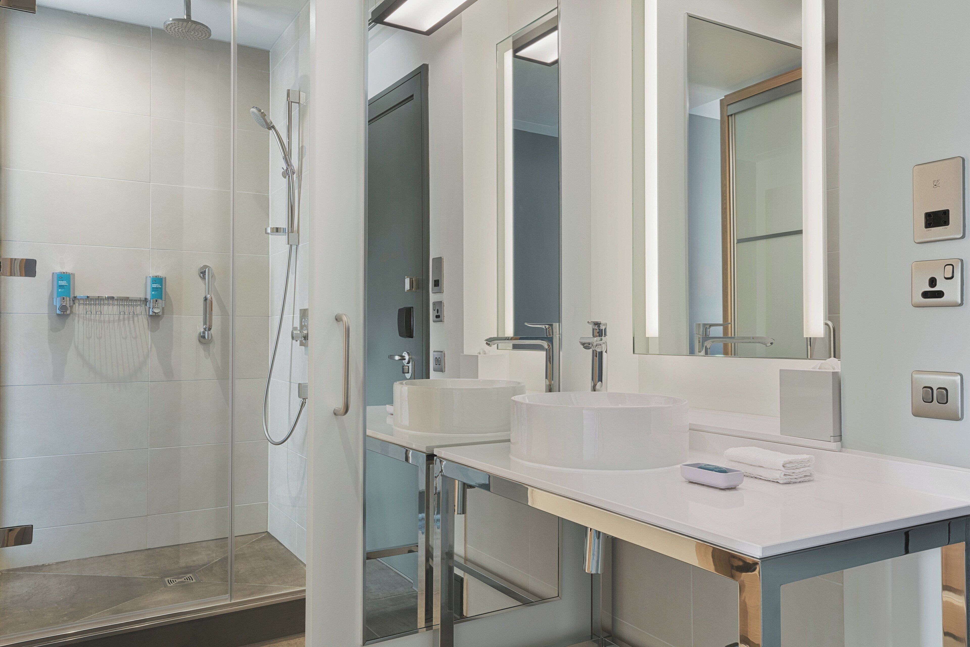 shower, rainfall showerhead, free toiletries, hair dryer