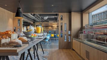 Daily continental breakfast (GBP 15 per person)