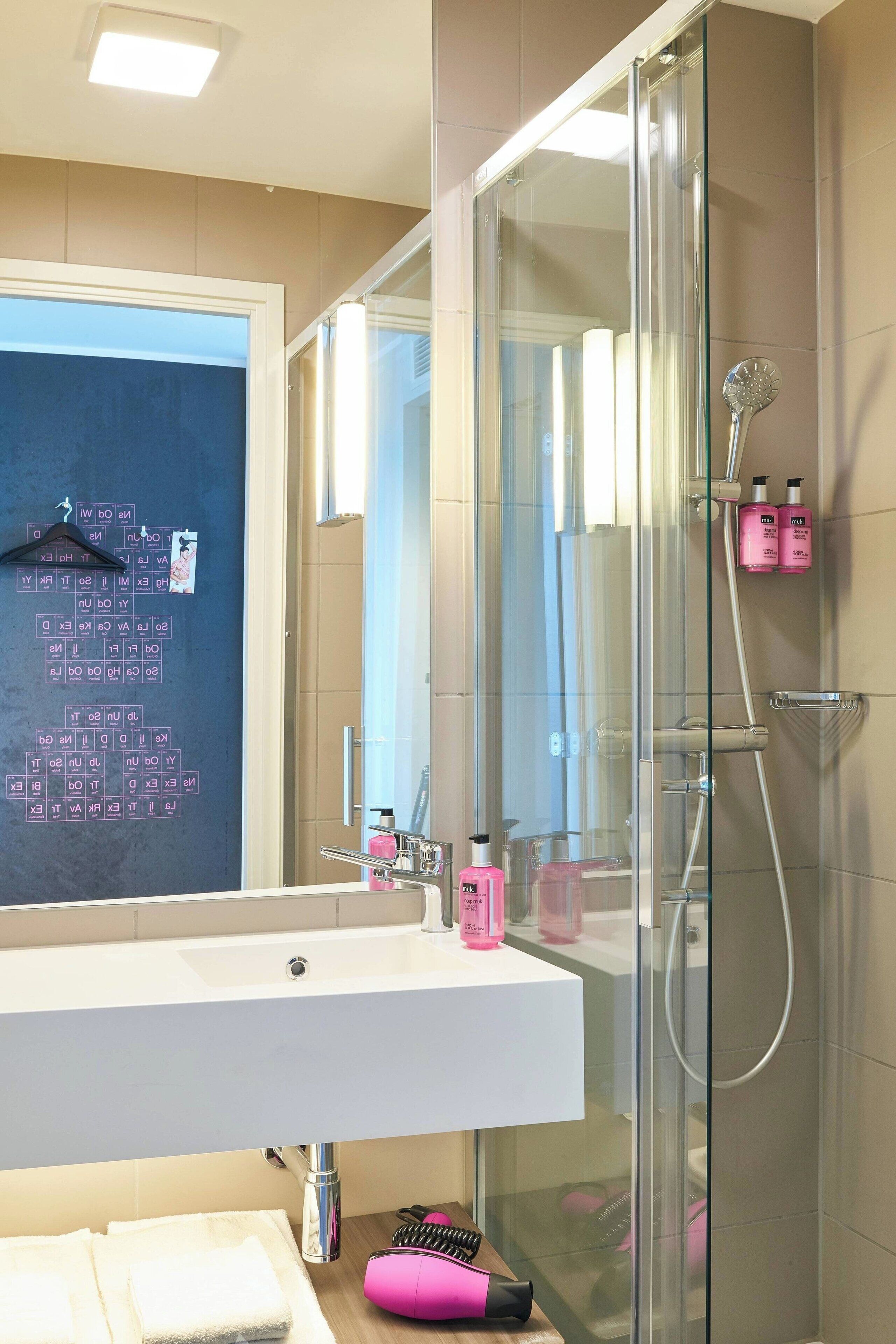 shower, free toiletries, hair dryer, towels