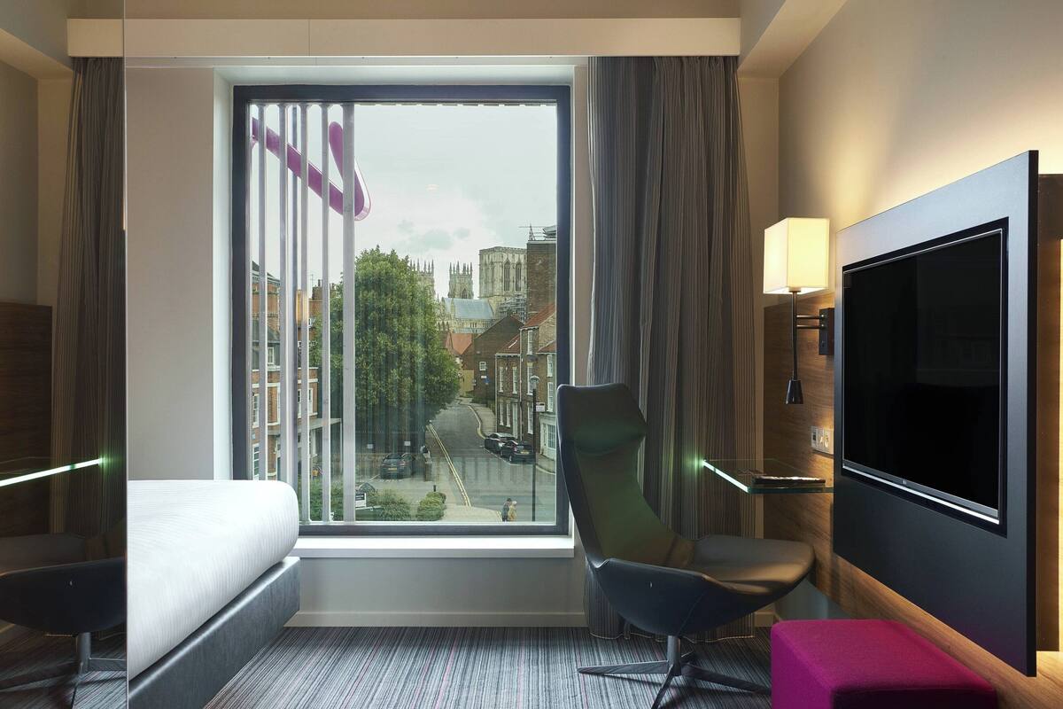 room, 1 queen bed, non smoking | premium bedding, desk, laptop workspace, blackout curtains