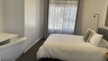 2 bedrooms, iron/ironing board, WiFi, bed sheets