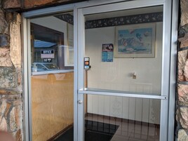 Mostrador para check-in y check-out