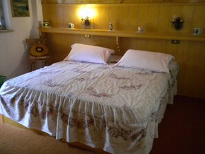 2 chambres, fer et planche à repasser, accès Internet, draps fournis