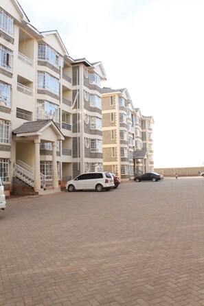 Free self-parking - 254 Airport Inn (Syokimau)