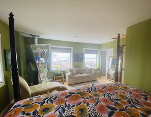 3 bedrooms, WiFi, bed sheets - Lake Superior Panoramic View! Comfortable Spaces, Deck, Gourmet Kitchen & more! (Duluth)