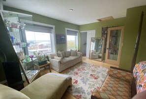 Smart TV, fireplace, DVD player, books - Lake Superior Panoramic View! Comfortable Spaces, Deck, Gourmet Kitchen & more! (Duluth)