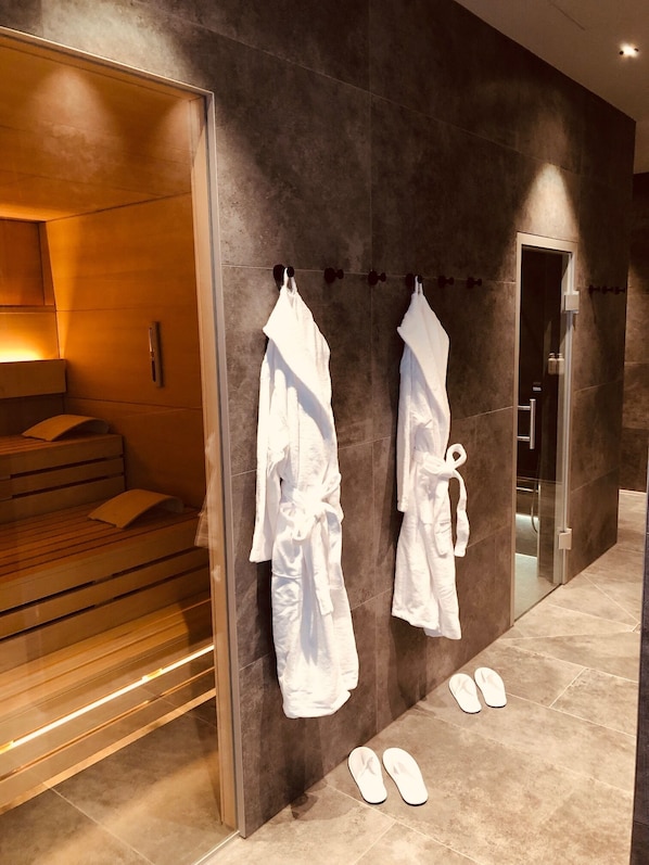 Sauna, steam room, massages
