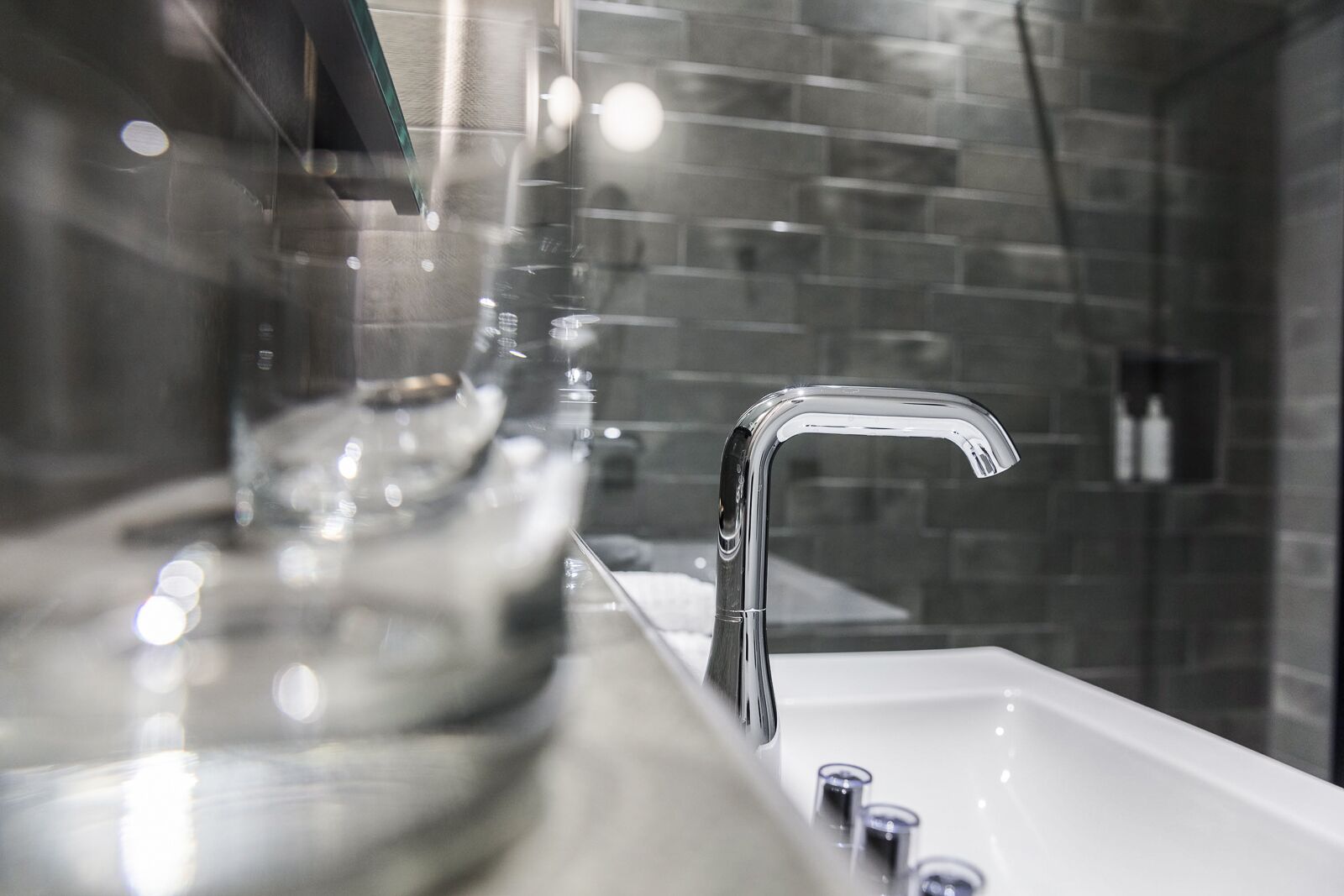 economy double room (cozy green) | bathroom sink