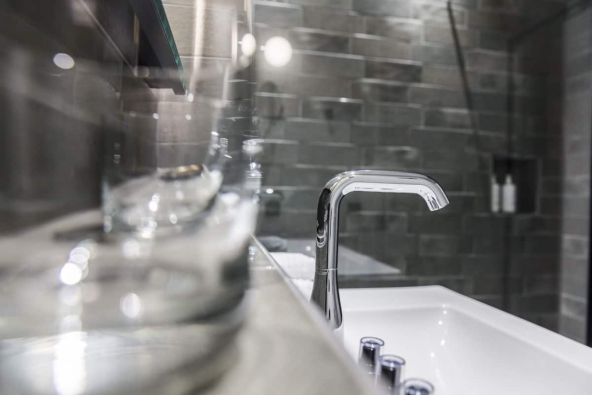 economy double room (cozy green) | bathroom sink