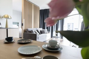 Deluxe Room | Premium bedding, in-room safe, blackout drapes, soundproofing - SOLLER Business Hotel – Munich Airport MUC (Hallbergmoos)