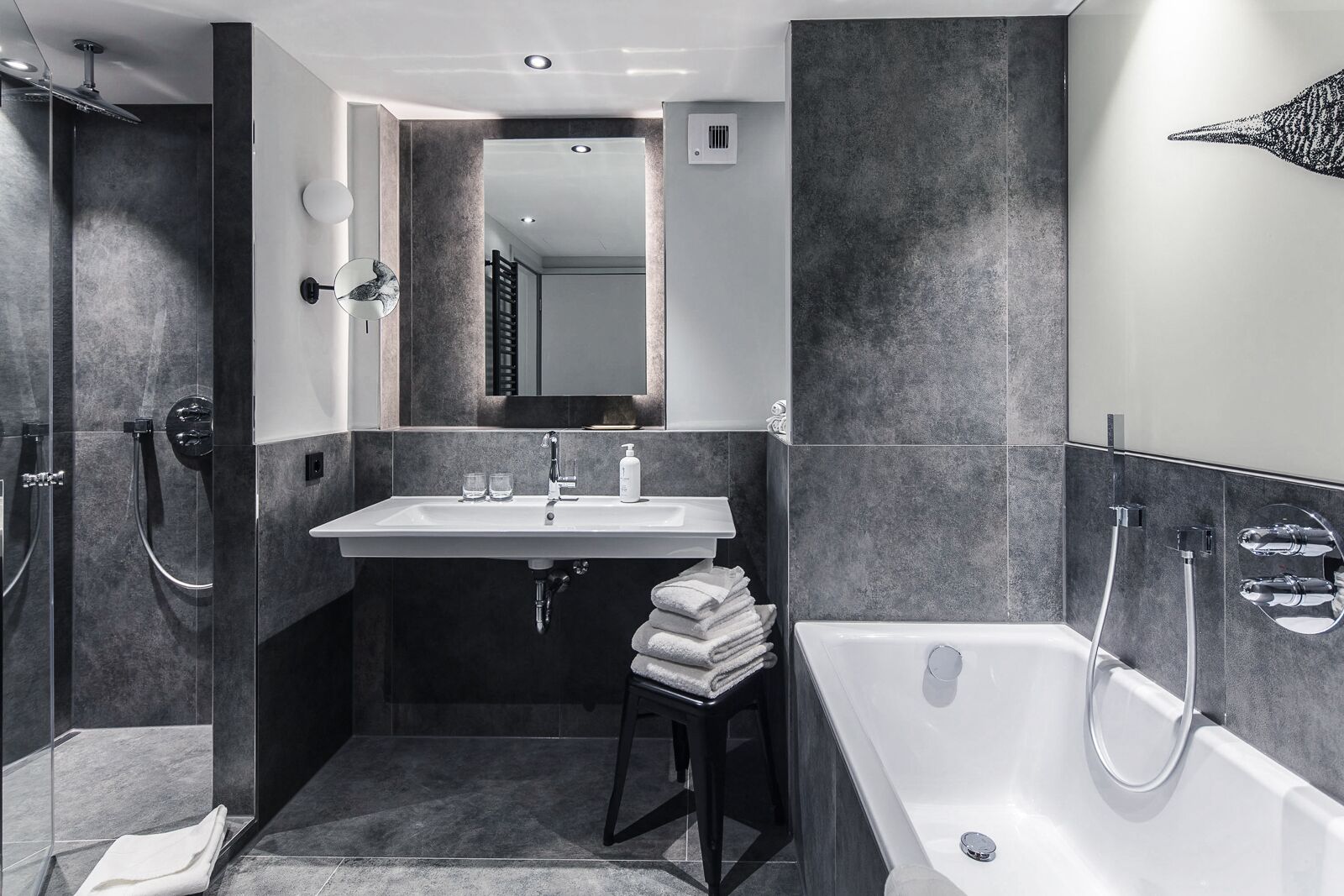 deluxe room | bathroom sink