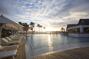 Outdoor pool, pool umbrellas, sun loungers