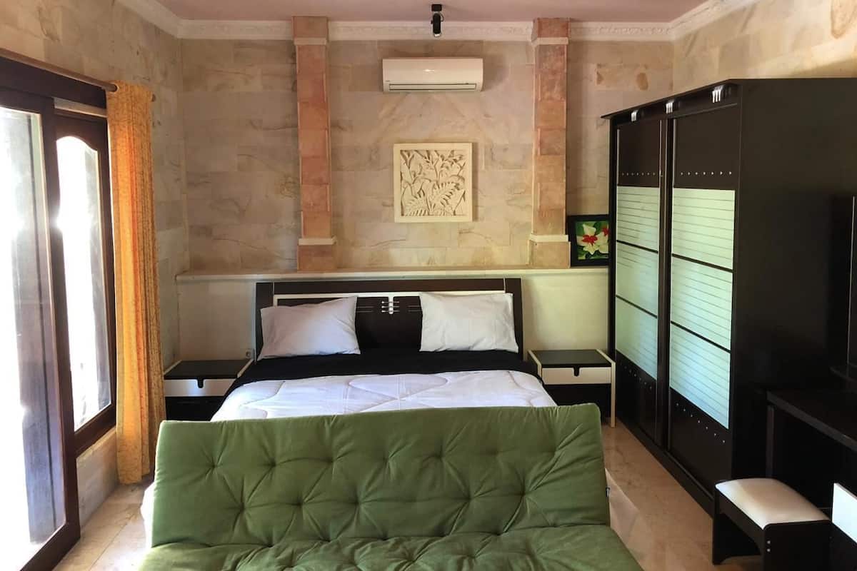 Deluxe Triple Room, Pool View | Free WiFi, individually furnished, bed sheets