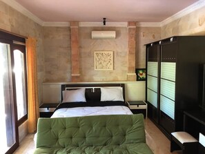 Deluxe Triple Room, Pool View