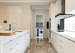 บ้านดีลักซ์, 4 ห้องนอน, วิวสระว่ายน้ำ | ครัวส่วนตัว | ตู้เย็นขนาดใหญ่, ไมโครเวฟ, เตาอบ, เตาประกอบอาหาร