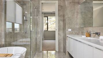 Deluxe House, 4 Bedrooms, Pool View | Bathroom | Separate tub and shower, deep soaking tub, free toiletries, towels