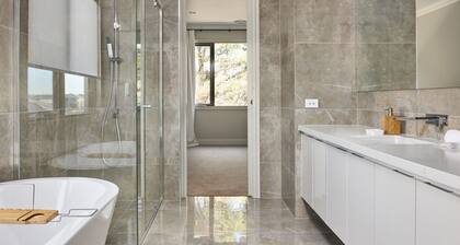Luxury 4 Bedroom Entertainer with Pool