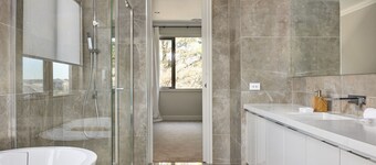 Luxury 4 Bedroom Entertainer with Pool