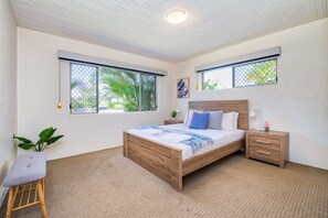 Deluxe House, Lake View | 2 bedrooms, laptop workspace, iron/ironing board, free WiFi