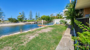 Exterior - Private Coastal Escape Stunning Views (Runaway Bay)