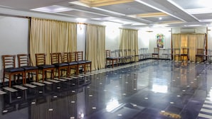 Business center - Treebo Trend Beverly Hills (Pune)
